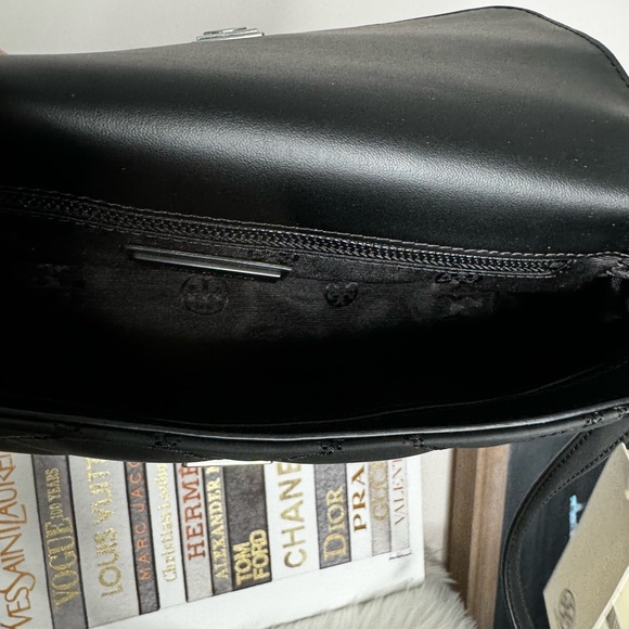 NWT Tory Burch Willa Matte Black Flap Shoulder Bag - Picture 7 of 10